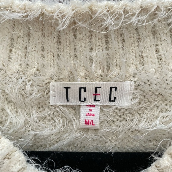 Shaggy Oversized Sweater - Picture 2 of 4